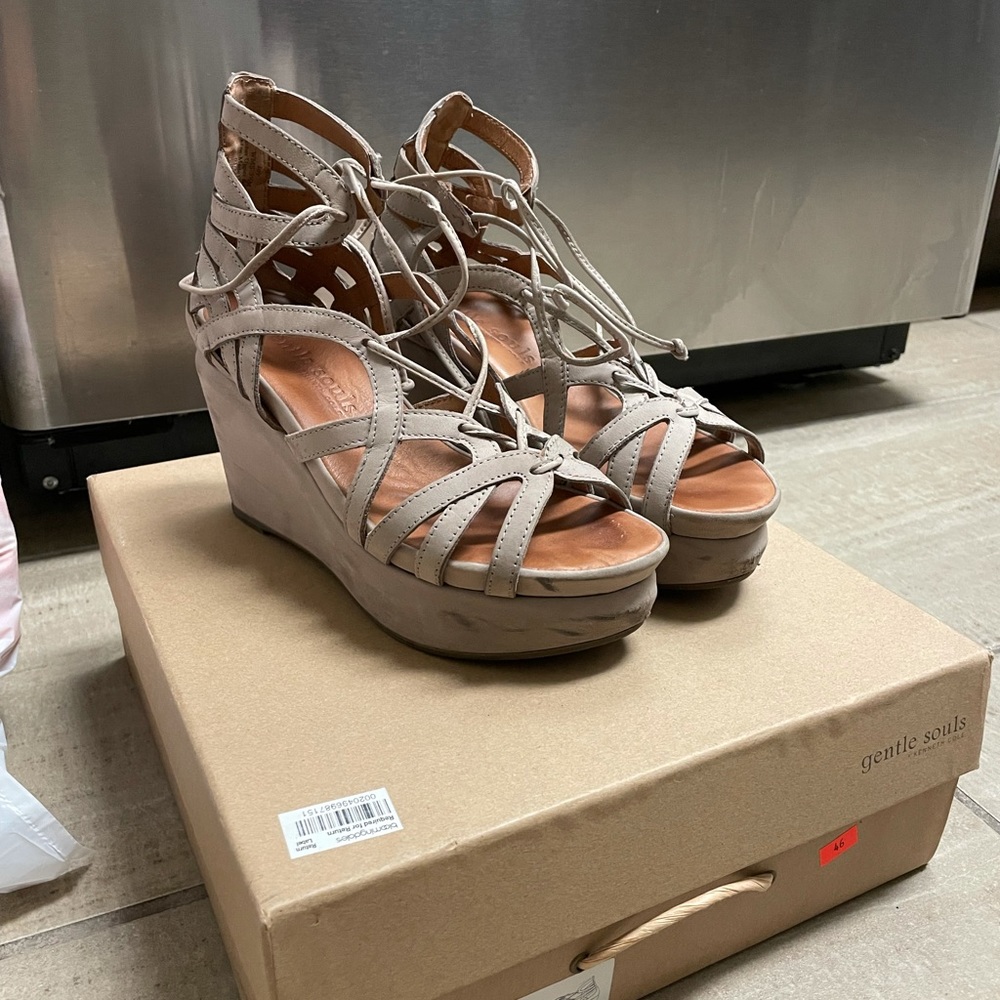 Leather gentle souls JOY platforms in mushroom